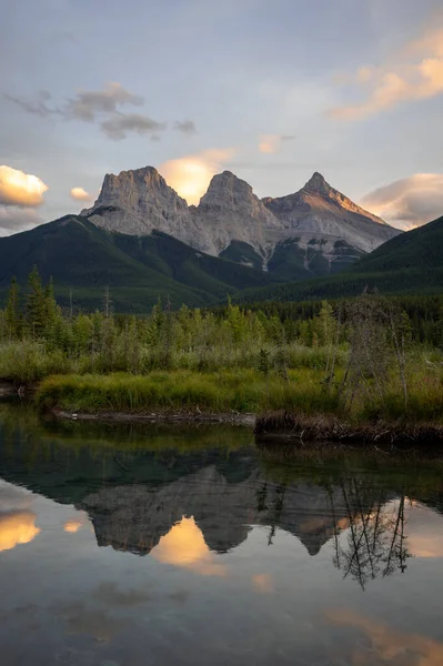 Veduta Della Montagna Three Sisters Kananaskis Country Vicino Canmore — Foto Stock