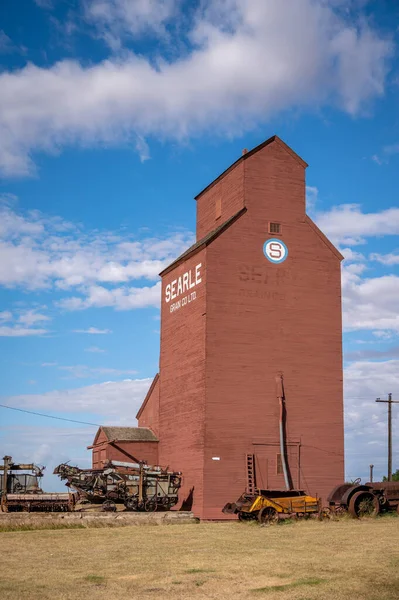 アルバータ州ローリー 2021年9月6日 ローリーのゴーストタウンの歴史的な穀物エレベーター — ストック写真