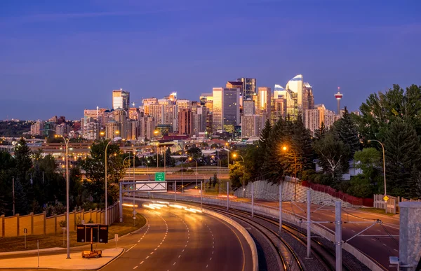 Calgary skyline på natten — Stockfoto