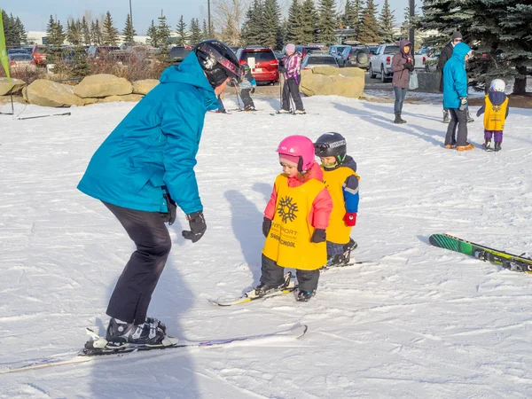 Kids learning to ski at Canada Olympic Park — Stock Photo, Image