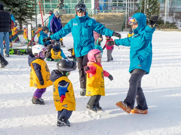 Kids learning to ski at Canada Olympic Park — Stock Photo, Image