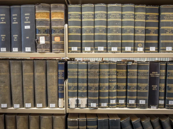 Bibliothèque de droit - Anciens livres de droit — Photo