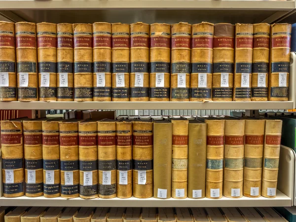 Biblioteki prawniczej - starych książek prawa — Zdjęcie stockowe