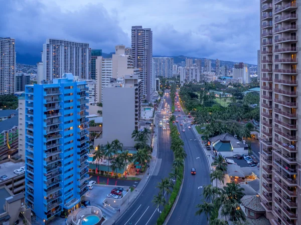 Waikiki skyline saat matahari terbenam — Stok Foto