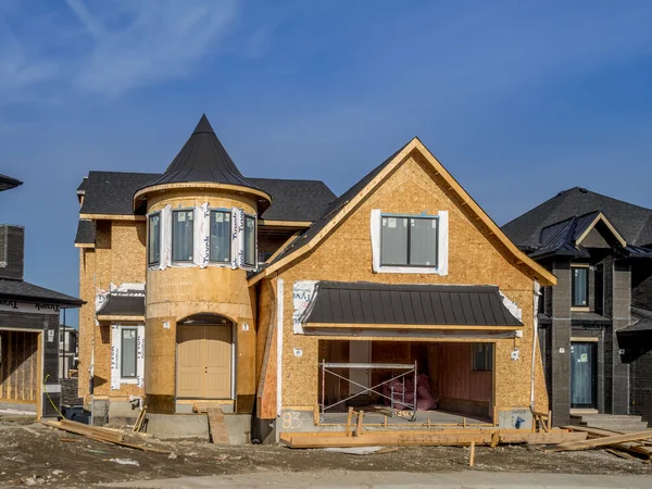 Suburban estate home under construction — Stock Photo, Image