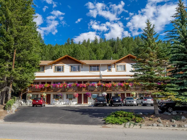 Hoteles en la ciudad de Radium Hot Springs —  Fotos de Stock