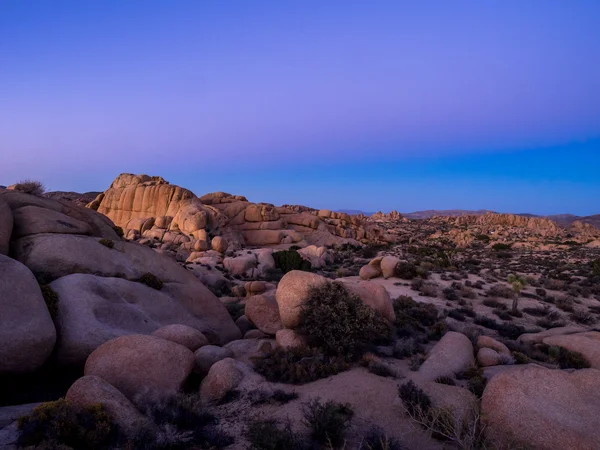 Obří skály při západu slunce v Joshua Tree National Park — Stock fotografie