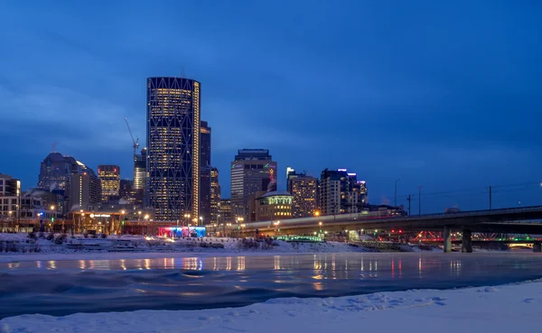 Horisont av Calgary på natten — Stockfoto