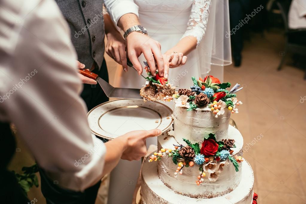 Panna Młoda I Pan Młody Nacięcie Rustykalny Tort Weselny Na Wesele