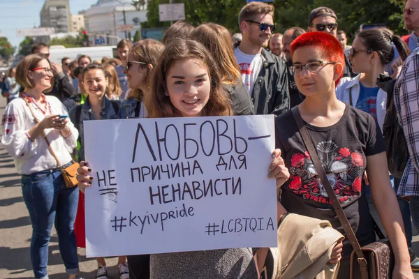 Eşitlik Mart ayında Kiev posterinde bir kızla.