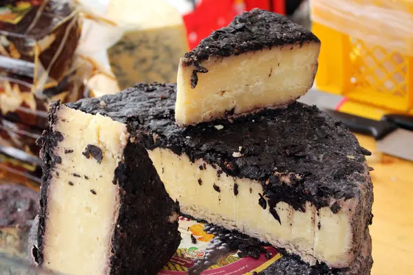 Ev yapımı İsviçre peyniri