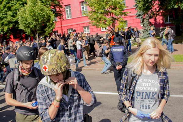 Volontärer i jämställdhet mars i Kiev, Ukraina, 12 juni 2016. — Stockfoto