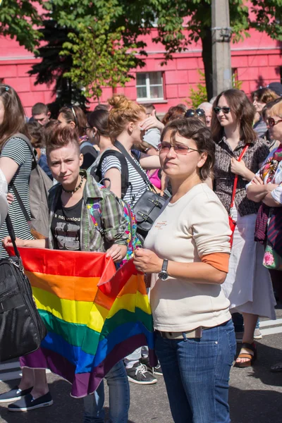 Deltagarna i jämställdhet mars i Kiev, Ukraina, 12 juni 2016. — Stockfoto