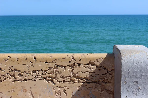 Sahil ile taş eskrim