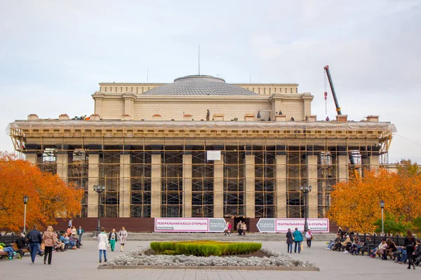 Yeniden yapılanma Novosibirsk Opera ve bale şirketten