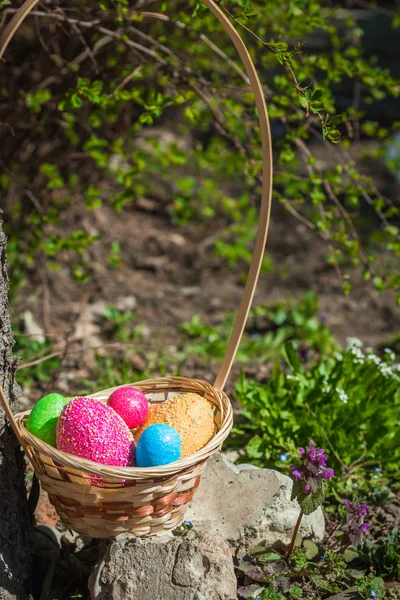 Sepetteki Paskalya yumurtaları