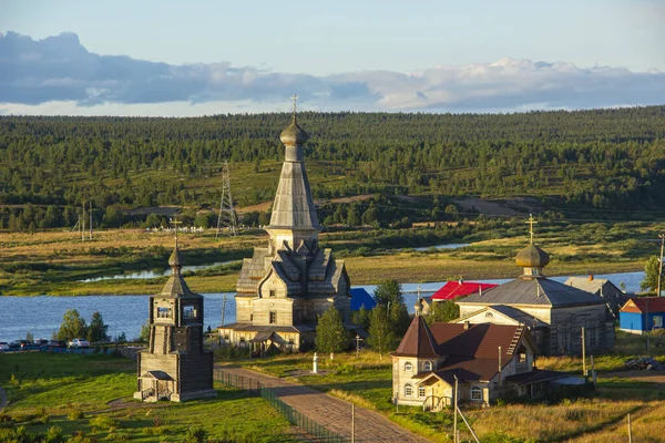 Varzuga, Murmansk bölgesinin Tersk ilçesine bağlı bir köydür. Ahşap mimarinin dikkate değer bir anıtı..