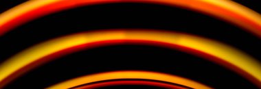 Dinamik hareket soyut arkaplan. Siyah üzerine bulanık renkli çizgiler. Sıvı çizgiler posteri. Vektör illüstrasyonu