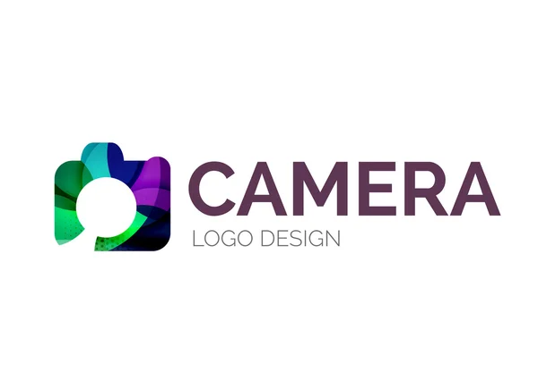Kamera Logotypdesign gjord av färg bitar — Stock vektor