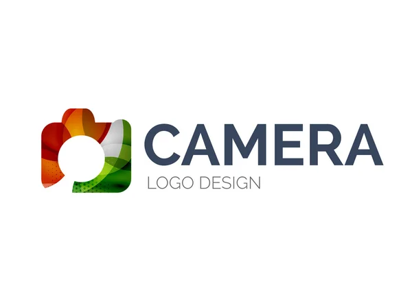 Progettazione logo fotocamera fatta di pezzi a colori — Vettoriale Stock