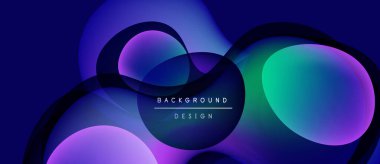 Soyut sıvı şekilleri örtüşür, canlı mor, mavi, gök mavisi renkleri oluşturur. Koyu arkaplan renkli tasarım unsurlarını vurgular. Modern estetik.