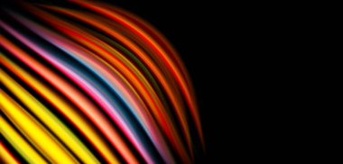 Siyah arkaplana karşı soyut renkli çizgiler eğrisi. Parlak renkler dinamik görsel efekt yaratır, modern tasarım ögesi.