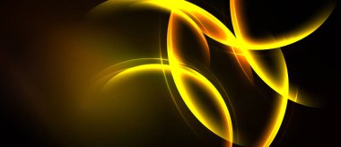 Soyut altın çizgiler koyu arkaplanda dönüyor. Parlak enerji yayılır, dinamik görsel etki yaratır. Yumuşak kıvrımlar hareketi, sıcaklığı gösterir..