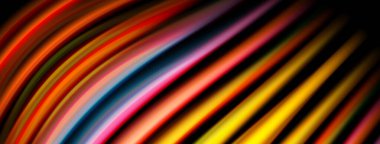 Renkli çizgiler görüntü boyunca kıvrılır. Parlak renkler harmanlanır ve dinamik görsel efekt yaratır. Siyah arkaplan canlı satırları vurgular.