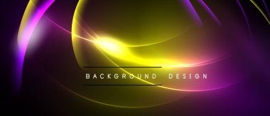 Soyut neon tabakalar dinamik ışıltı yaratır. Sarı, mor renkler koyu arkaplana karışıyor. Sunumlar için modern tasarım ögesi.