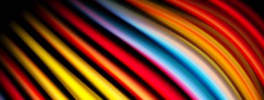 Soyut renkli çizgiler eğrisi, dinamik görsel efekt yaratır. Parlak renkler koyu arkaplanı karşılar. Modern tasarım ögesi.