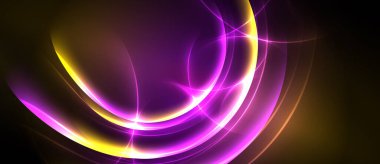 Soyut parlak kıvrımlar, canlı mor, altın rengi. Dinamik enerji merkezi noktadan yayılır, karanlık arka plan parıltıyı artırır.