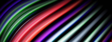 Soyut renkli çizgiler siyah arkaplan boyunca çapraz eğridir. Canlı renkler dinamik görsel etki yaratır. Modern tasarım ögesi.