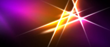 Soyut arka planda canlı turuncu, mor ışık çizgileri var. Parlak patlamalar karanlık uzayda kesişir ve dinamik görsel efekt yaratır.