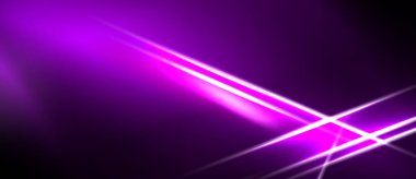 Soyut mor ışık, koyu arkaplanı çizer. Parlak çizgiler dinamik görsel efekt yaratır, modern tasarım ögesi.