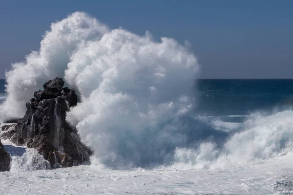 Ocean Wave Bei Stürmischem Wetter Stockbild