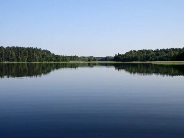 Спокійне озеро — стокове фото