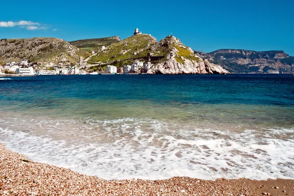 Strand mit Blick auf die Berge — Stockfoto