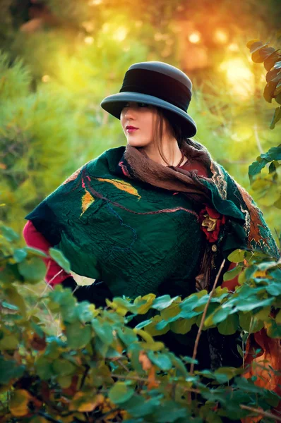 Portrait of a pretty girl in the autumn park — Stock Photo, Image