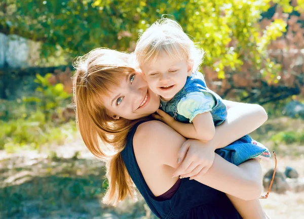 Young mother and baby in the park — Stock Photo, Image