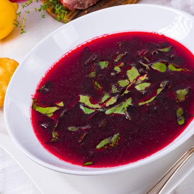 Yeşil pancar çorbası