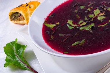 Yeşil pancar çorbası