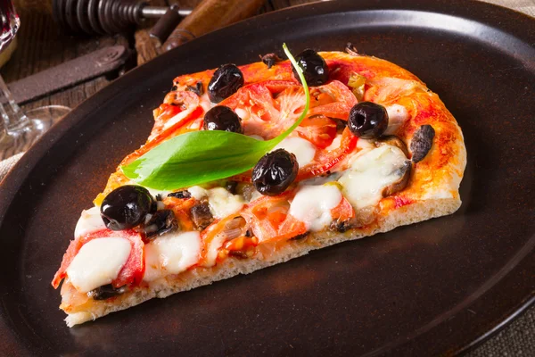 Divoký česnek - margarita pizza — Stock fotografie