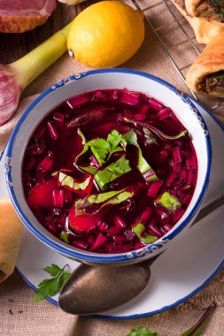 Yeşil pancar çorbası