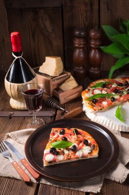 Yabani sarımsak - margarita pizza