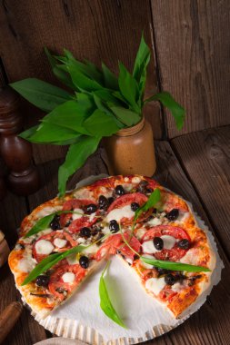Yabani sarımsak - margarita pizza