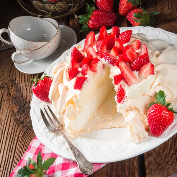 pasta Pavlova çilek ile