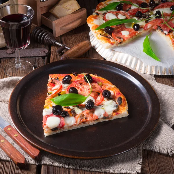 Ramslök - margarita pizza — Stockfoto