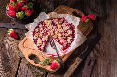 Çilekli çikolatalı tart