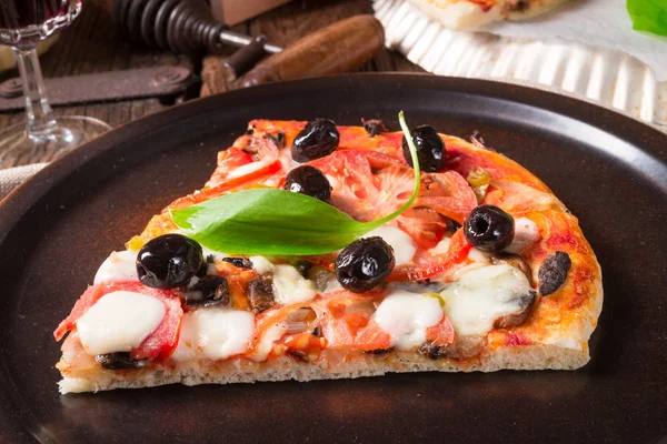 Yabani sarımsak - margarita pizza — Stok fotoğraf