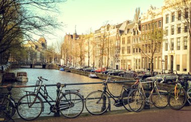 Amsterdam 'da bahar akşamı.